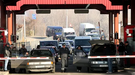 Vameșii români au oprit la control o dubă înmatriculată în Bulgaria. Descoperirea neașteptată făcută sub podeaua remorcii 