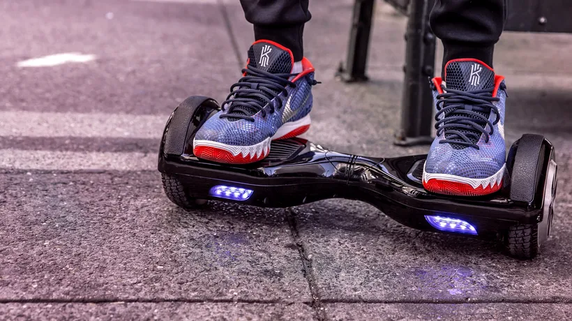 Un hoverboard, primit de un copil de 10 ani din București cadou de Paște, a explodat în camera lui