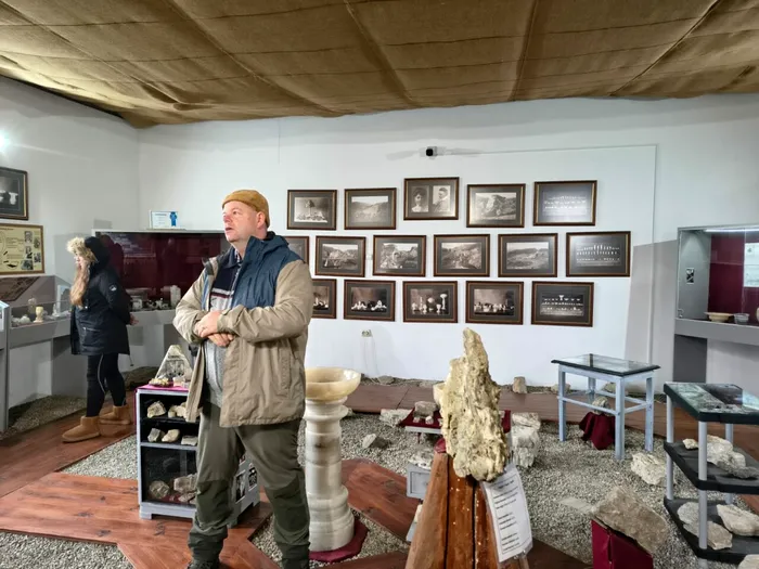 Ghidul Pal Zoltan, unul din oamenii care duc tradiția aragonitului mai departe