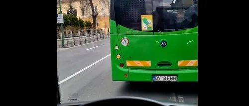 VIDEO | Un șofer de autobuz avertizează călătorii că stă pe Tik Tok în timp ce conduce: ”Treaba voastră, vă băgaţi, vă riscaţi”. Poliția a intrat pe fir