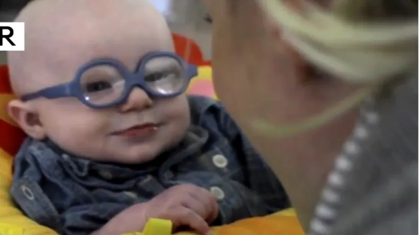 Cum reacționează un bebeluș cand își vede mama pentru prima dată. VIDEO