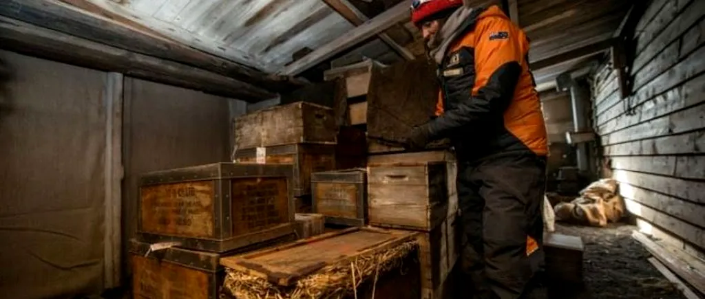 FOTO. Descoperirea unor cercetători din Antarctica într-o cutie de 100 de ani