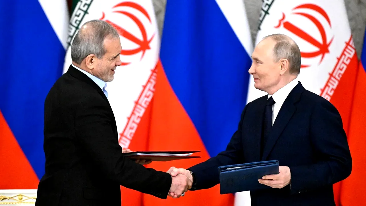 Putin neagă că a vândut arme Iranului. În aceiași zi, mai multe documente scurse în presă dovedesc exact contrariul
