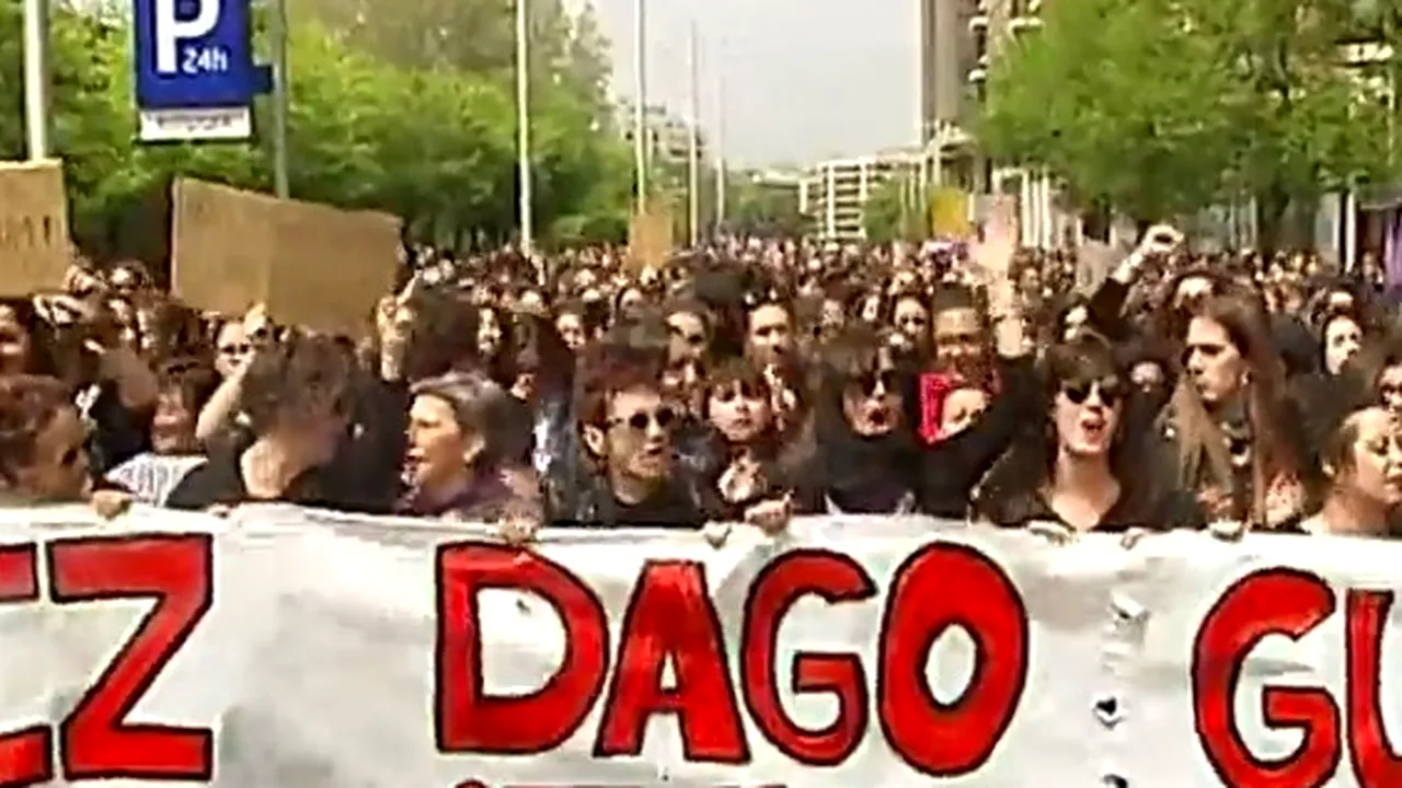 Proteste masive într-un oraș din Spania după sentința în cazul a cinci bărbați acuzați de viol. VIDEO