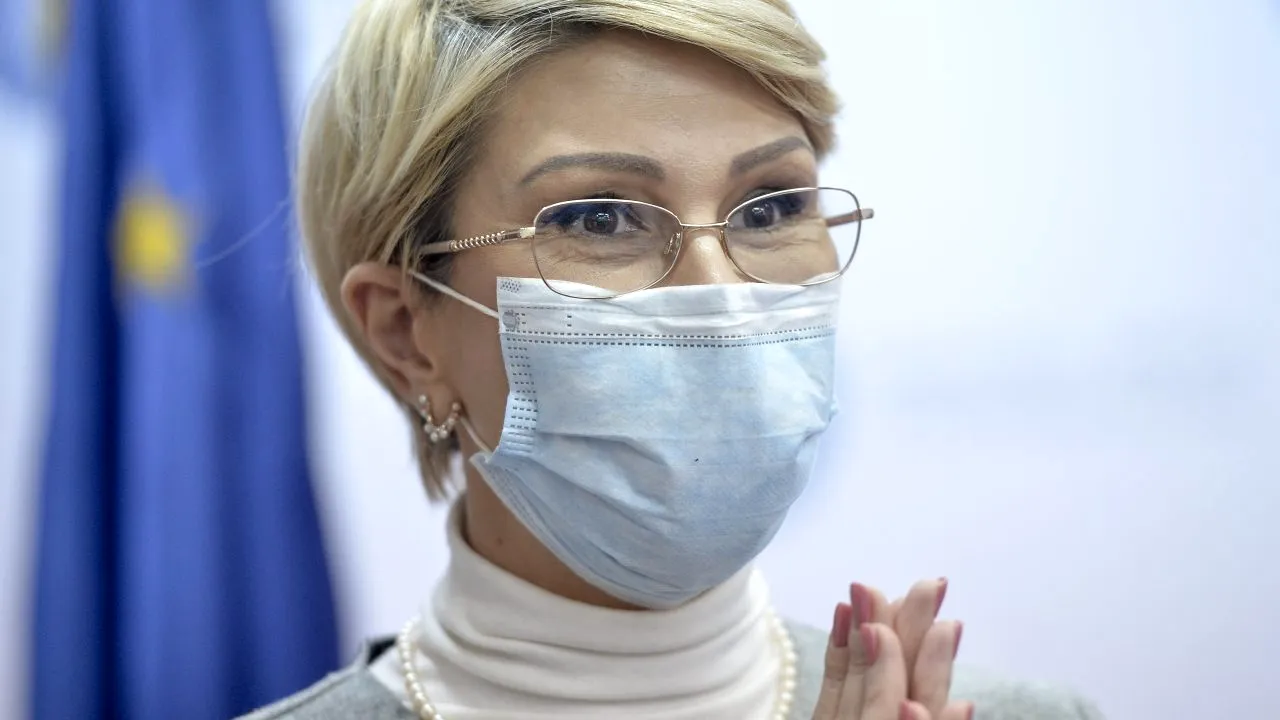 Mii de pensionari trebuiau să își ridice singuri taloanele de pensie, deși Poșta Română era obligată să le livreze la domiciliu