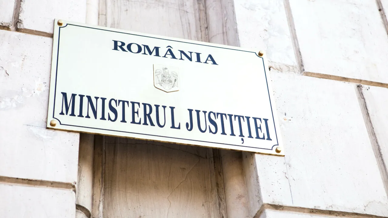 Ministerul Justiției: Reducerea dezbaterii proiectului despăgubirilor la suma maxim acordată este o eroare