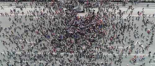 Protest de amploare la Chișinău, după nevalidarea rezultatelor <i class='ep-highlight'>alegerilor</i> <i class='ep-highlight'>locale</i>. Mii de oameni, mesaje dure:  „La pușcărie!, „Jos mafia!, „Să vă fie frică, poporul se ridică!