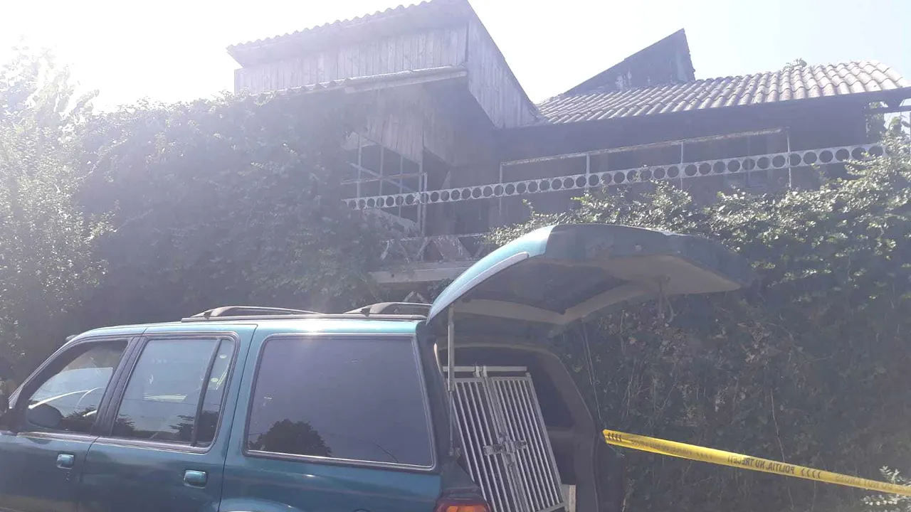 Cazul din Caracal | Momente emoționante la poarta lui Gheorghe Dincă. Familiile celor două adolescente și 100 de oameni s-au strâns la locul crimei - VIDEO