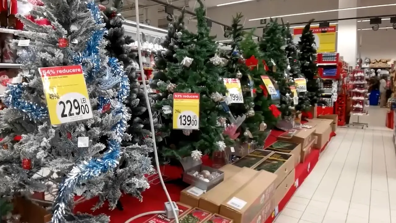 Cât costă un BRAD artificial de Crăciun, în 2023. Ofertele sunt de la 29 la 999 de lei