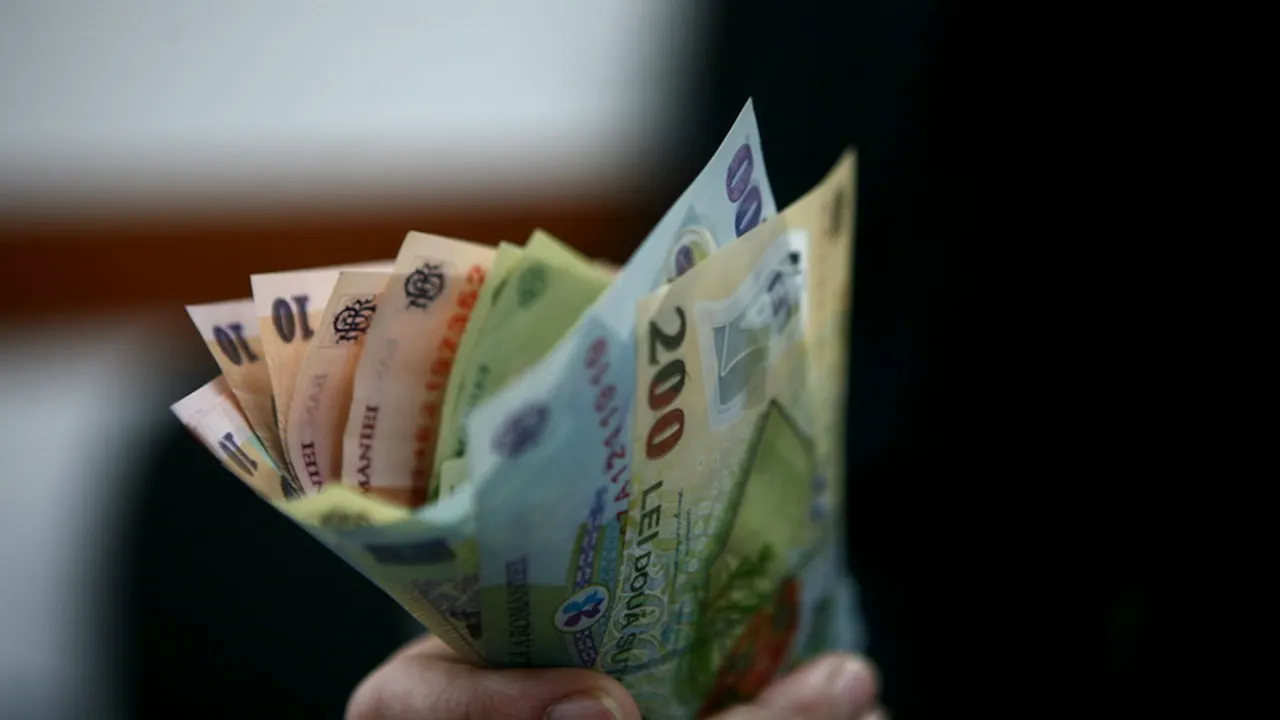 Cât costă în medie un salariat și care sunt domeniile plătite cel mai bine