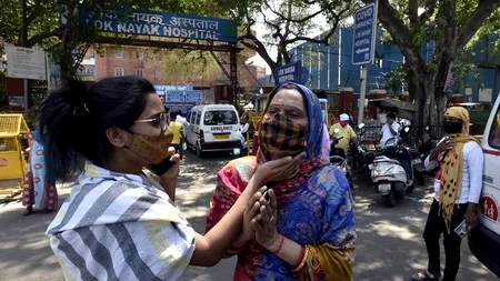 India cere ajutorul UE pentru a face față pandemiei. Țara înregistrează aproape 350.000 de noi cazuri de COVID-19 pe zi