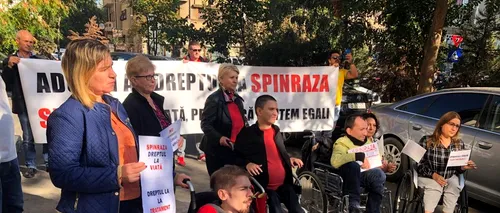Protest în fața CNAS: Bolnavii de amiotrofie musculară spinală își cer dreptul la tratament - FOTO / VIDEO 