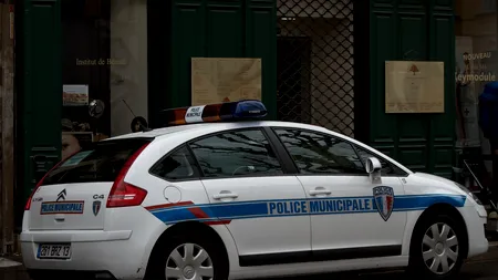 Caz scandalos în Franța. Doi polițiști rasiști au incendiat magazinul unui român