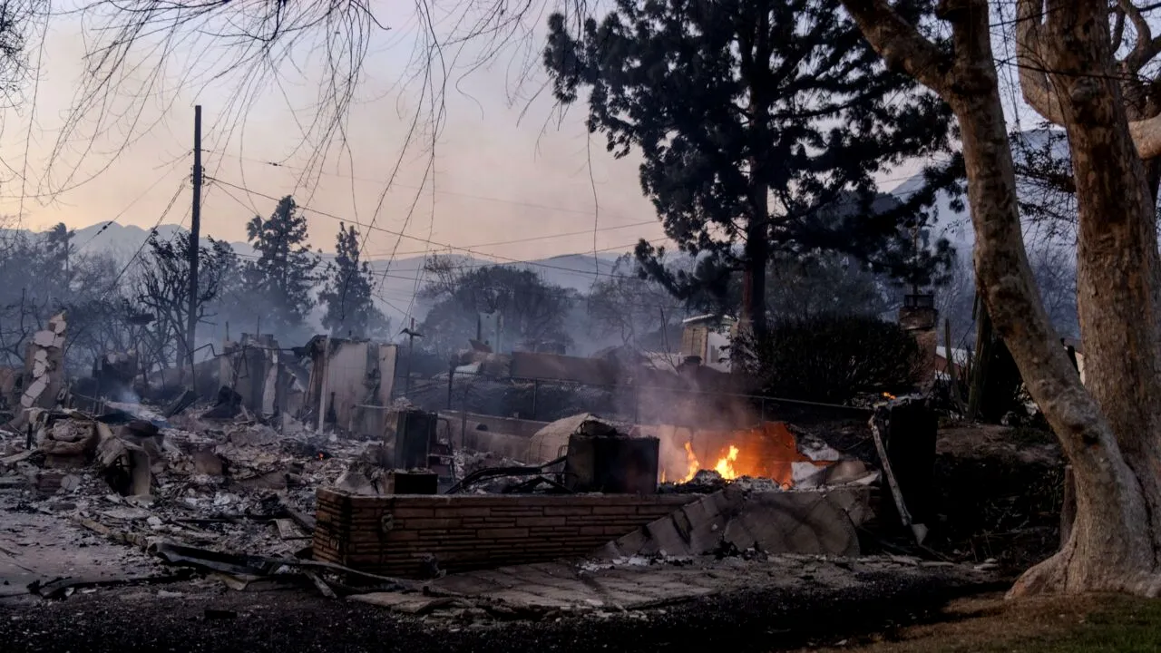 Los Angeles NU se predă în fața incendiilor. Solidaritate uriașă: 