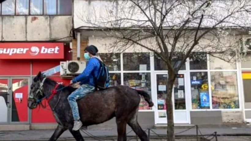 VIDEO. Povestea lui Sergiu, tatăl care s-a urcat pe cal și s-a dus la maternitate ca să își vadă băieţelul abia născut: „Să le duc de mâncare”