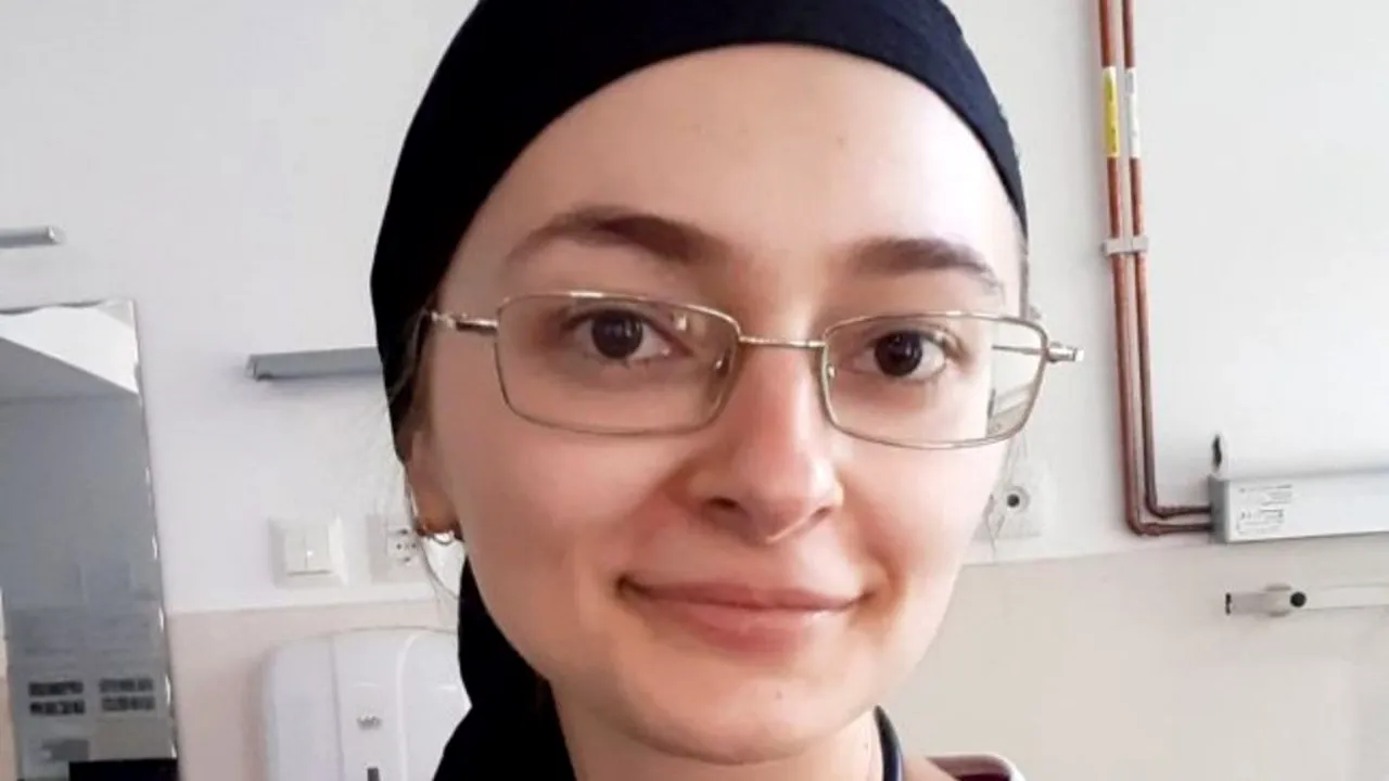 Mesajul unui medic rezident, infectat cu noul coronavirus: Am ajuns să facem bine forţat. Mergi acasă de la spital, ca apoi să rogi cu cerul şi pâmântul să fii primit înapoi pentru că te sufoci în propria locuinţă