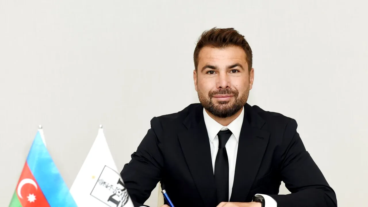 Mutu, prezentat deja la Neftci Baku! 