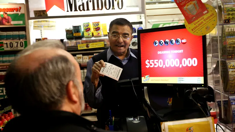 Premiul de 550 de milioane de dolari al loteriei americane a fost câștigat de două persoane