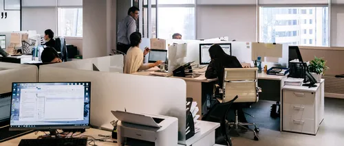 SPAȚII DE BIROURI. Ce presupun noile reglementări care permit reîntoarcerea angajaților la birou