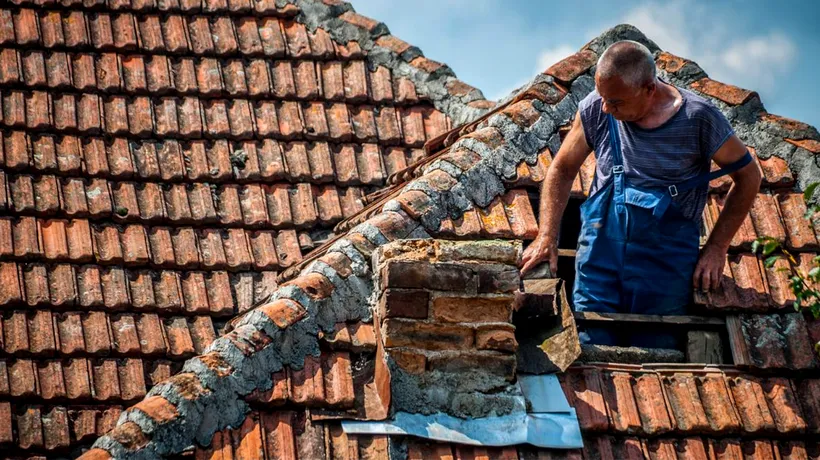 Un german a angajat 3 români să-i repare acoperișul, pentru 150 de euro. IREAL câți bani i-au cerut, de fapt, la final