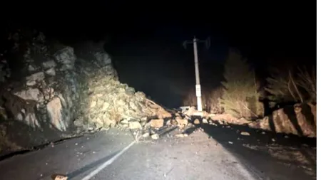 Trafic BLOCAT pe DN 67C Transalpina de o cădere de stânci