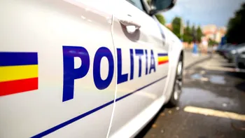 Mașină de poliție, implicată într-un ACCIDENT în Slobozia. Șoferul transporta, spre instanță, o persoană privată de libertate / Cum s-a întâmplat