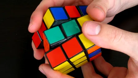 Nu clipi, că ratezi: aceasta este cea mai rapidă rezolvare a unui cub Rubik