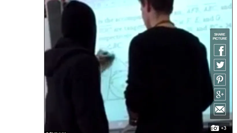 Reacția unui „gangster, după ce profesorul său a scris cu albastru pe tablă