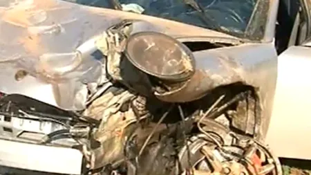Un mort și trei răniți după ce o mașină a intrat într-un stâlp, la Mamaia