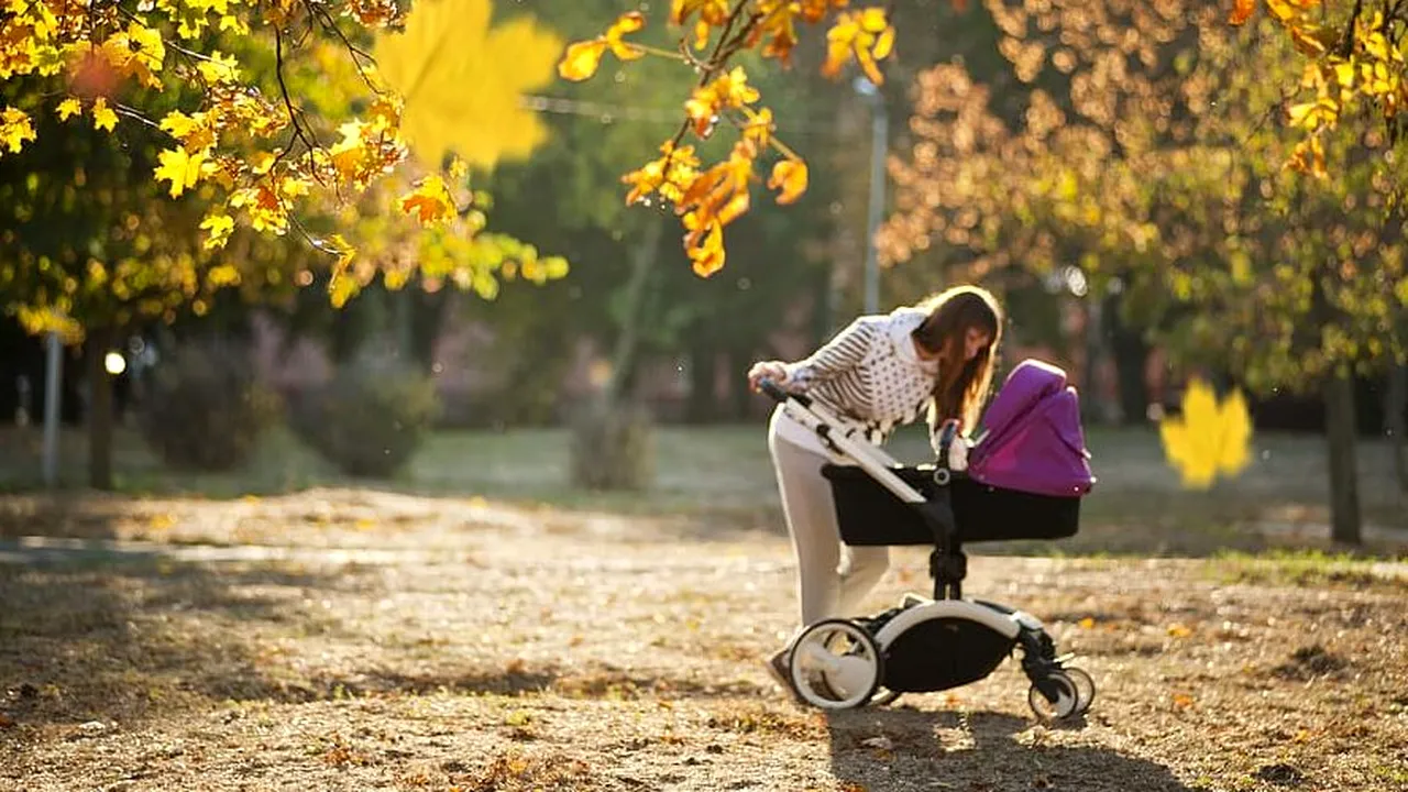 Incredibil ce i-a făcut o BONĂ unei fetițe de 2 ani, în parc, sub privirile indignate ale trecătorilor! „Ca mamă, a fost greu să privesc”