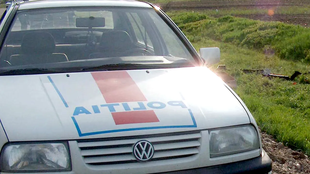 O fetiță de opt ani a murit la spital după ce a fost lovită de o mașină condusă de un elev