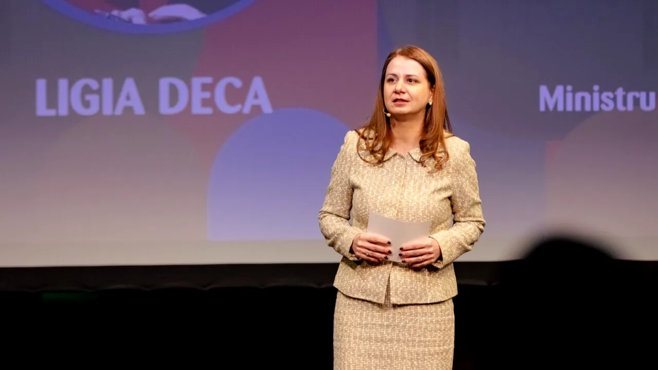 Apelul ministrului Educației către elevi, în prima zi de școală: „Dacă nu vă simțiți bine, transmiteți părinților și profesorilor!”