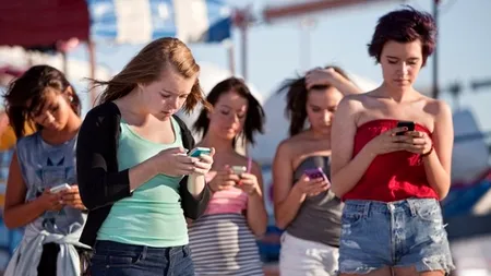 Locul în care nu ai voie să traversezi strada folosind smartphone-ul sau tableta