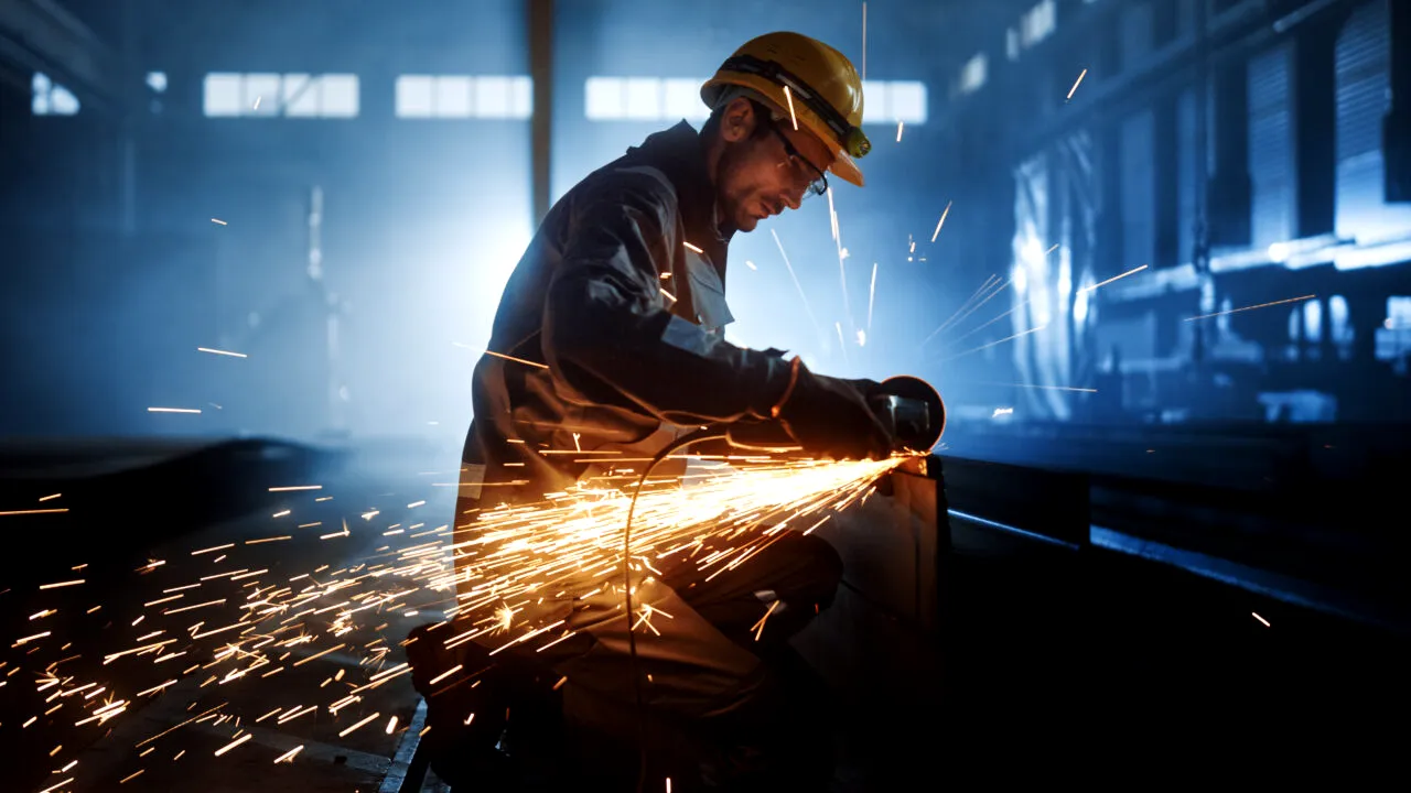 Comenzile din INDUSTRIA prelucrătoare au crescut cu 11% într-o singură lună