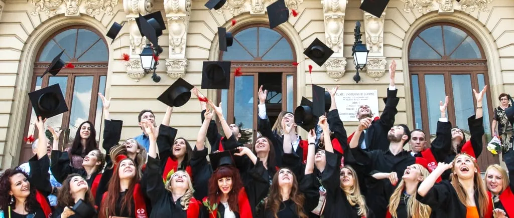 Universitatea „Alexandru Ioan Cuza” din Iași angajează 25 de studenți ca să răspundă elevilor la un număr de telefon înființat pentru admitere