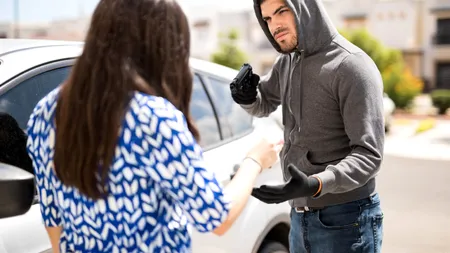 Sechestrată și jefuită. Ce a pățit o româncă de 30 de ani în Italia și cum a rămas fără un ROLEX de 60.000 de euro