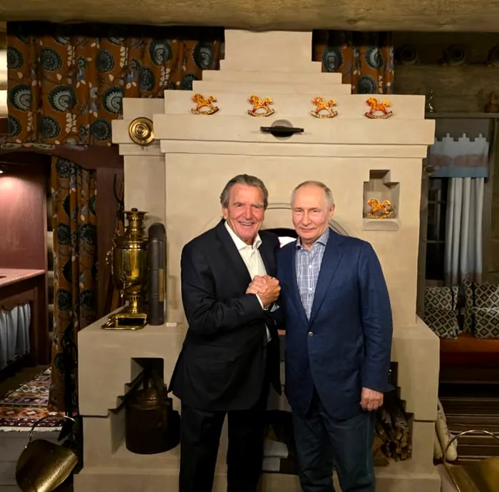 Vladimir Putin și Gerhard Schröder - Foto: X/@Dr_C_Becker
