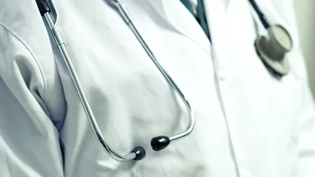 Medic de gardă la UPU Slatina, amendat cu 10.000 de lei după ce o femeie a plecat din spital cu diagnostic greșit și a murit