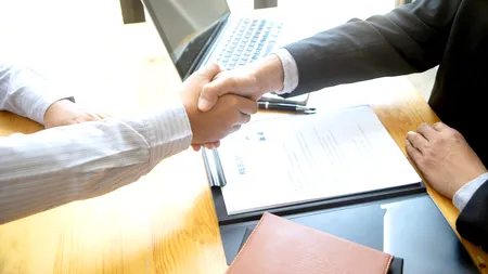 Care sunt cele mai CĂUTATE limbi străine pe piața muncii. Cei care știu doar engleza sunt plătiți mai puțin