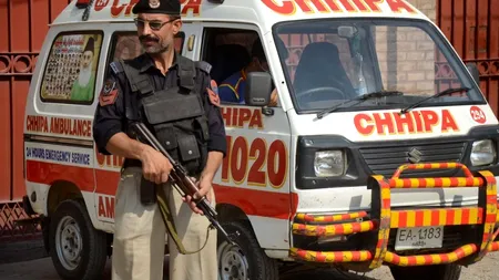 Focar de holeră în Pakistan, pe fondul caniculei și a secetei, care au provocat o criză a apei potabile. Mii de oameni s-au infectat după ce au băut apă cu rugină