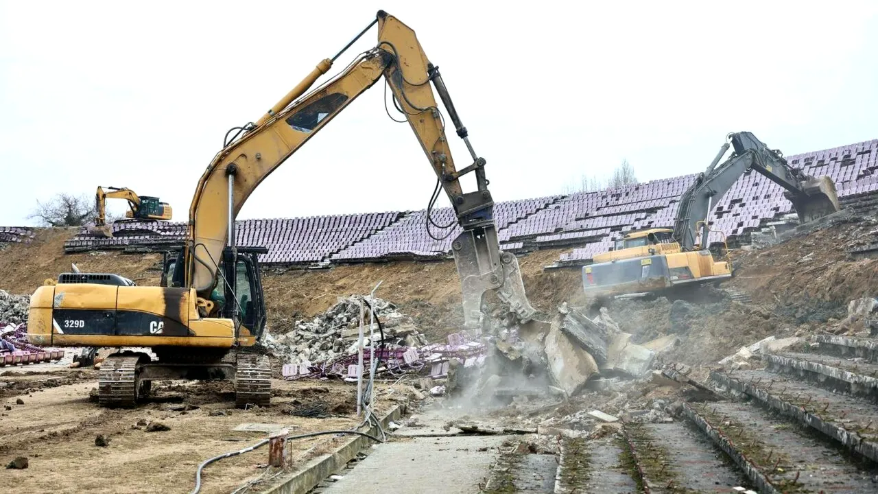 A început DEMOLAREA stadionului „Dan Păltinișanu” din Timișoara. Au jucat pe acest stadion echipe ca Real Madrid, Juventus sau Manchester City