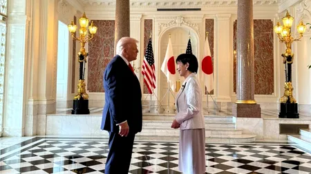 Prima femeie premier a Japoniei îl face pe Trump fericit: îi face cadou o trusă de golf. Urmărește primirea fastuoasă a Președintelui SUA în Tokyo