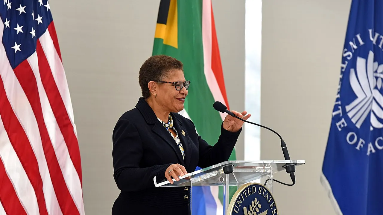 Cine este prima femeie din istorie votată primar al orașului Los Angeles. Marele perdant a investit, din banii lui, 100 de milioane de dolari în campanie!