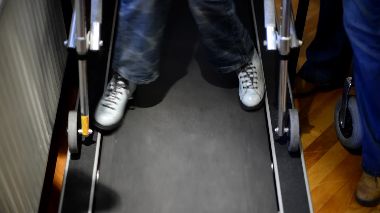 Persoanele cu handicap grav sau accentuat, scutite de impozit pentru toate veniturile