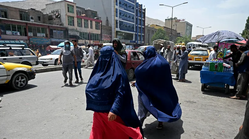 Ce spune legea pe care talibanii ar putea să o impună femeilor, după preluarea puterii: „Vocea lor nu trebuie auzită. Cele care își vopsesc unghiile, își vor pierde un deget”