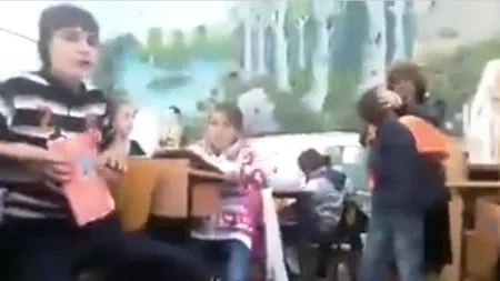 Scene revoltătoare într-o școală din Tulcea. Un elev este bătut în fața clasei de o profesoară