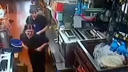 Imagini terifiante. O româncă a căzut într-o găleată cu ulei încins într-un restaurant McDonald''s