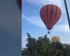 Cel puțin 12 turiști au fost răniți după ce un balon cu aer cald a aterizat forțat. Momentul prăbușirii