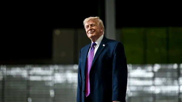 Trump anunță că „un număr imens“ de petroliere goale se îndreaptă spre SUA pentru a se aproviziona cu petrol și gaze