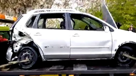 Ce au găsit polițiștii după ce scafandrii au scos mașina căzută în Dunăre, în care se afla o familie cu doi copii. VIDEO